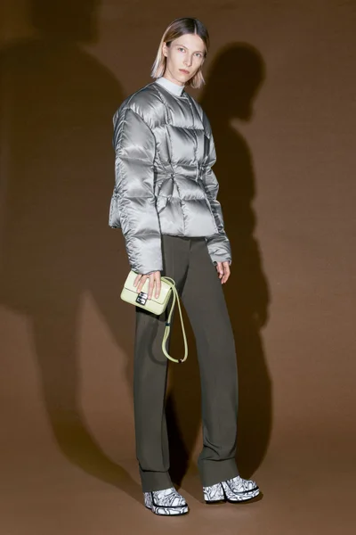 Look 19